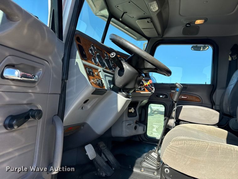 image for item EG1930 2009 Peterbilt 365 tank truck