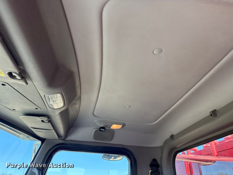 image for item EG1930 2009 Peterbilt 365 tank truck