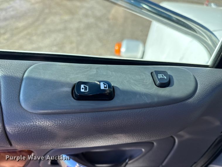 image for item EG1930 2009 Peterbilt 365 tank truck