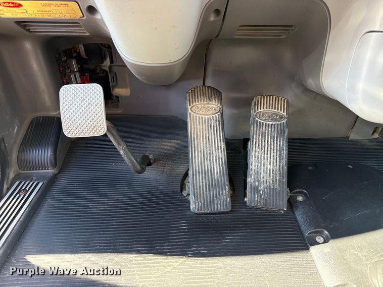 image for item EG1930 2009 Peterbilt 365 tank truck