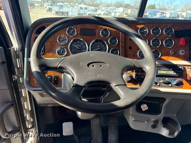 image for item EG1930 2009 Peterbilt 365 tank truck