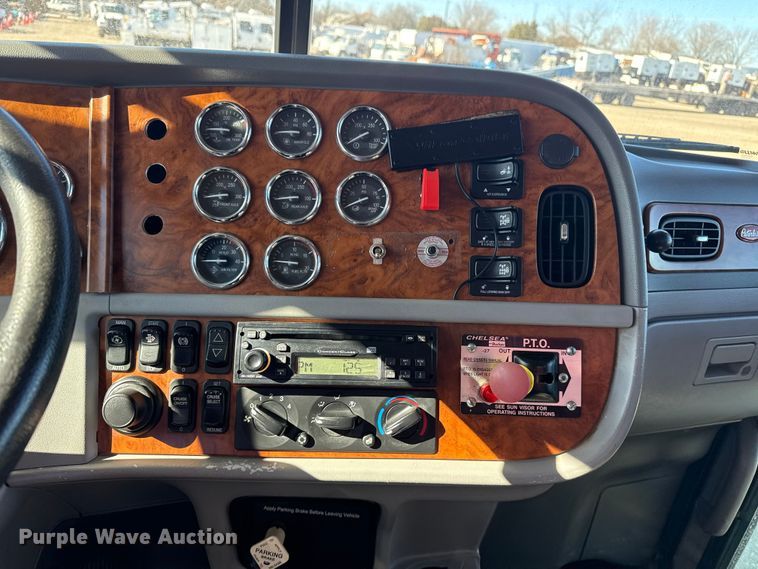 image for item EG1930 2009 Peterbilt 365 tank truck