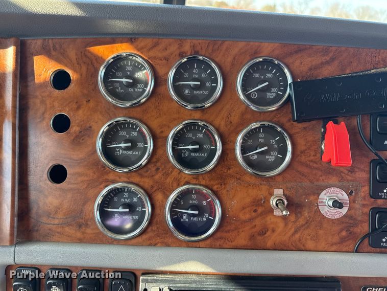 image for item EG1930 2009 Peterbilt 365 tank truck