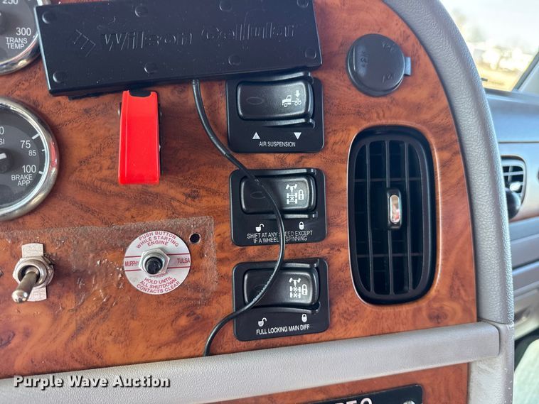 image for item EG1930 2009 Peterbilt 365 tank truck