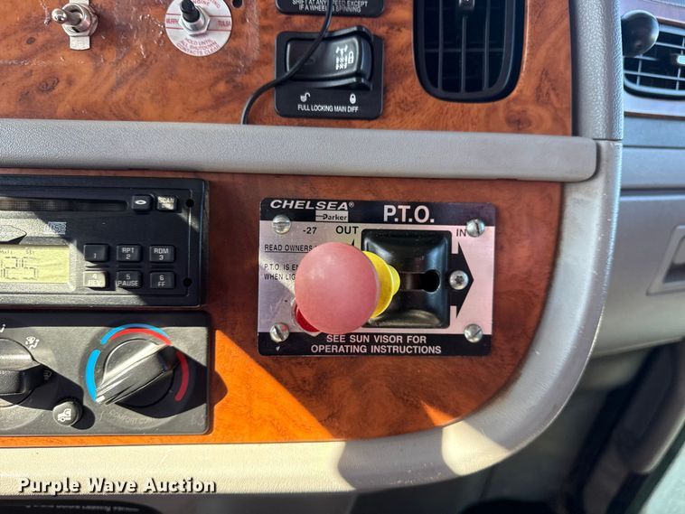 image for item EG1930 2009 Peterbilt 365 tank truck