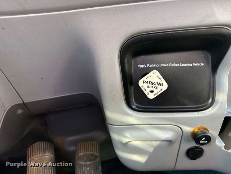 image for item EG1930 2009 Peterbilt 365 tank truck