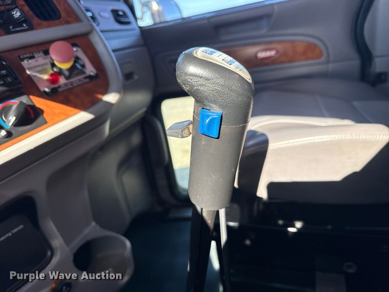 image for item EG1930 2009 Peterbilt 365 tank truck