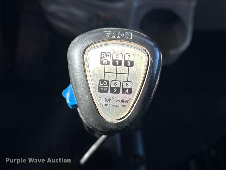 image for item EG1930 2009 Peterbilt 365 tank truck