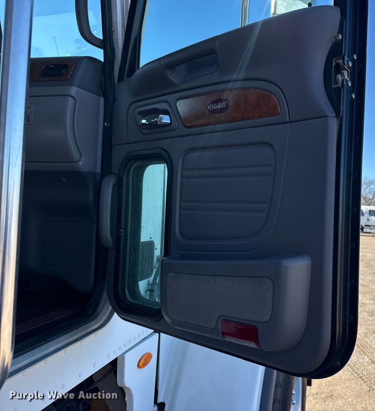 image for item EG1930 2009 Peterbilt 365 tank truck