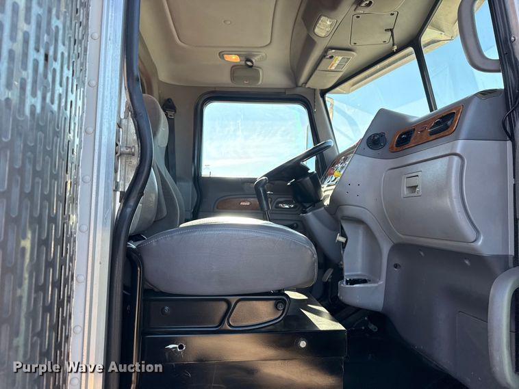 image for item EG1930 2009 Peterbilt 365 tank truck