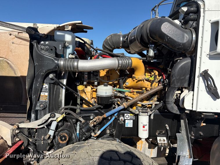 image for item EG1930 2009 Peterbilt 365 tank truck