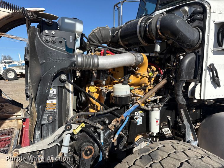 image for item EG1930 2009 Peterbilt 365 tank truck