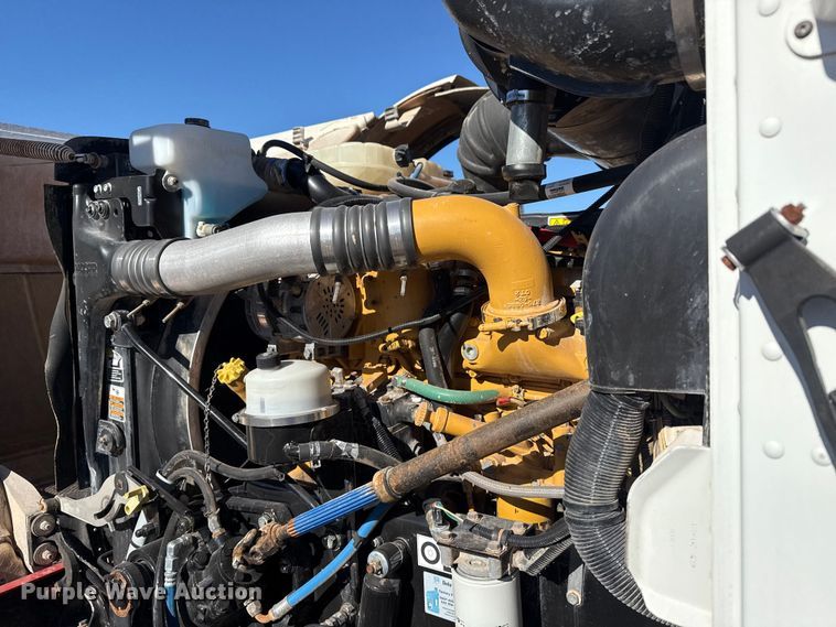 image for item EG1930 2009 Peterbilt 365 tank truck