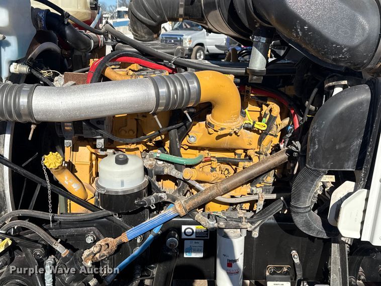 image for item EG1930 2009 Peterbilt 365 tank truck