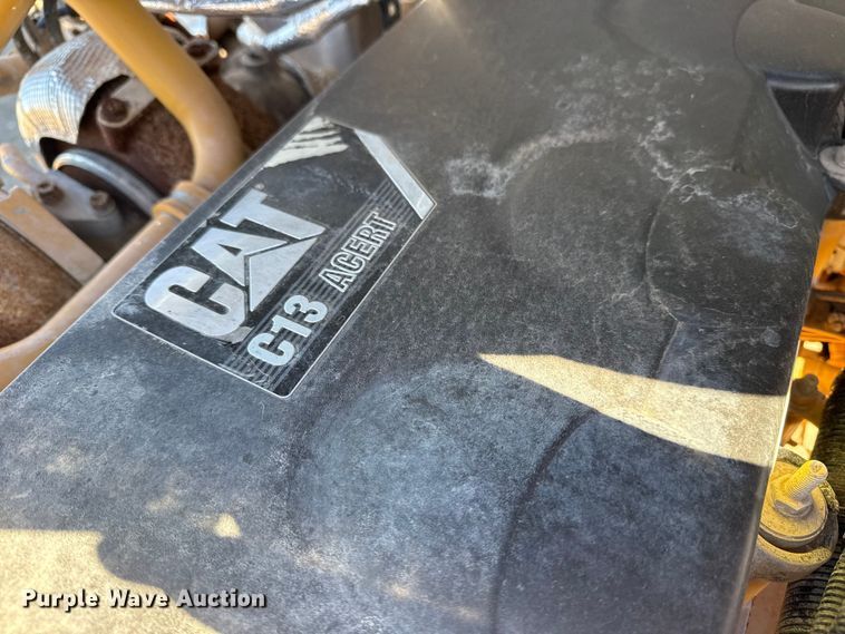 image for item EG1930 2009 Peterbilt 365 tank truck