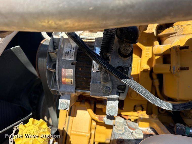 image for item EG1930 2009 Peterbilt 365 tank truck