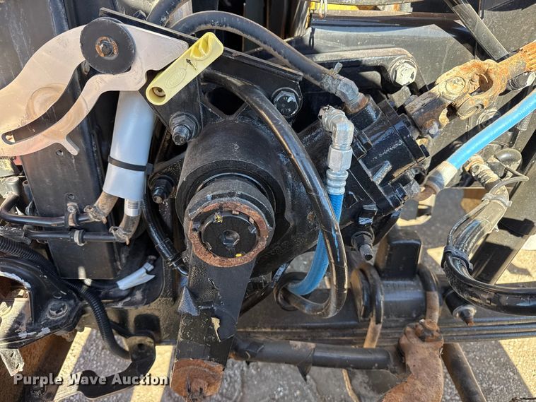 image for item EG1930 2009 Peterbilt 365 tank truck