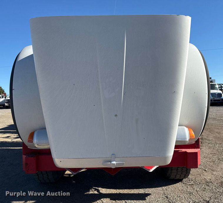 image for item EG1930 2009 Peterbilt 365 tank truck