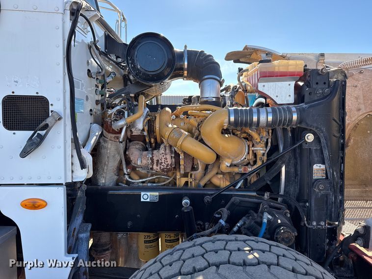 image for item EG1930 2009 Peterbilt 365 tank truck