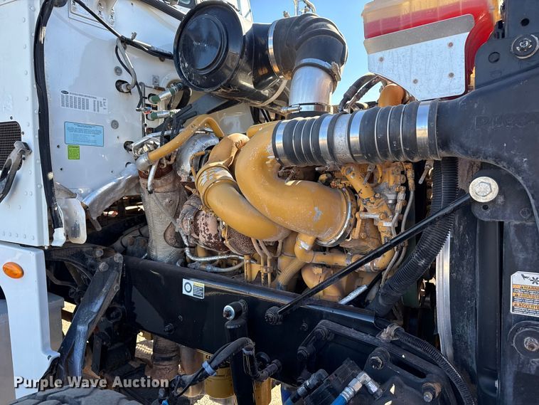 image for item EG1930 2009 Peterbilt 365 tank truck