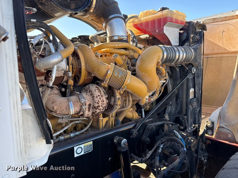 image for item EG1930 2009 Peterbilt 365 tank truck