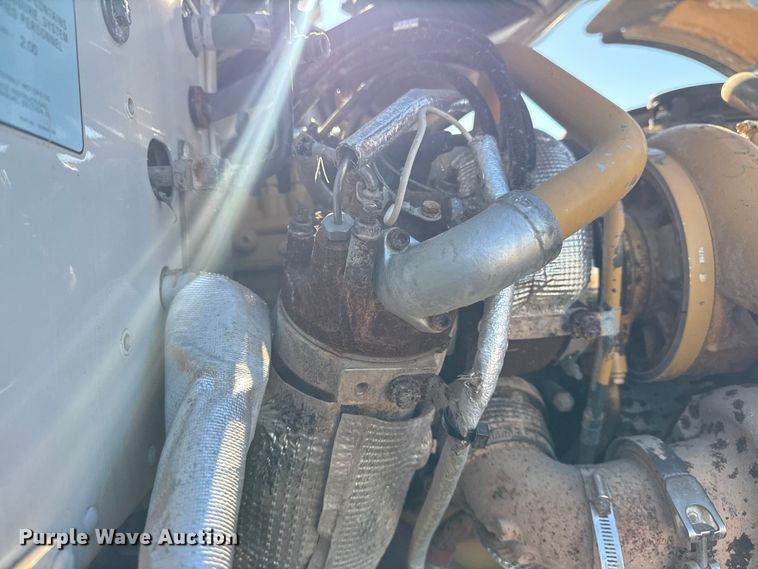 image for item EG1930 2009 Peterbilt 365 tank truck