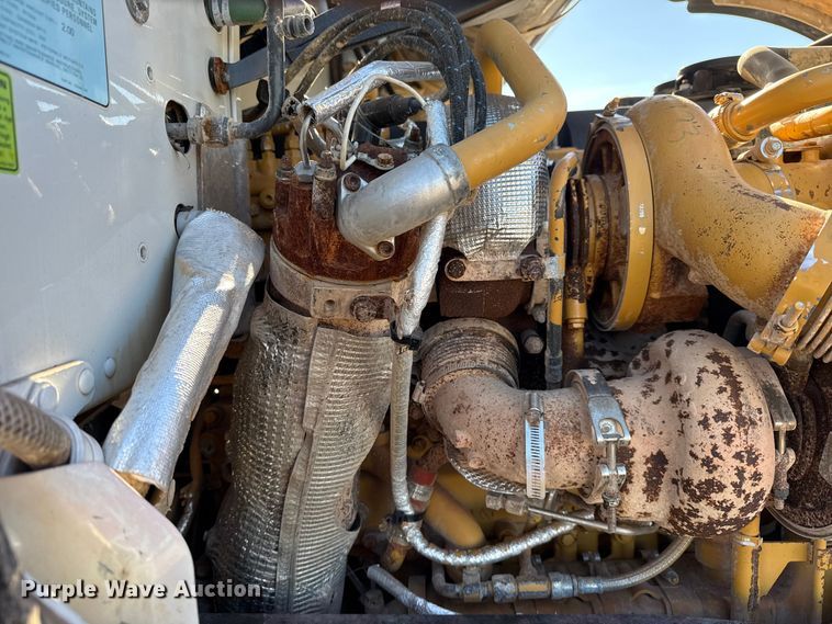 image for item EG1930 2009 Peterbilt 365 tank truck