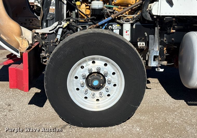 image for item EG1930 2009 Peterbilt 365 tank truck