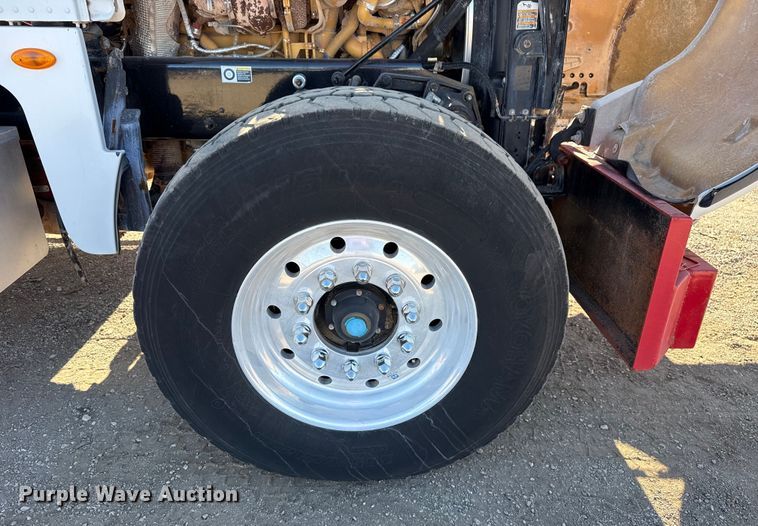 image for item EG1930 2009 Peterbilt 365 tank truck