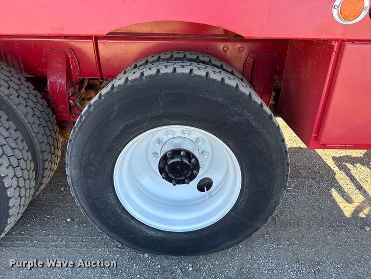 image for item EG1930 2009 Peterbilt 365 tank truck