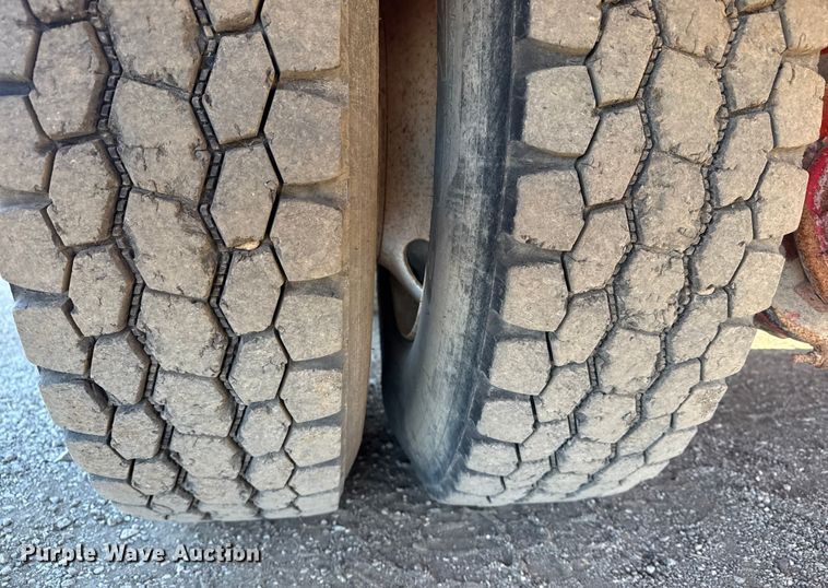 image for item EG1930 2009 Peterbilt 365 tank truck