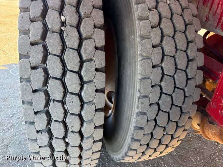 image for item EG1930 2009 Peterbilt 365 tank truck