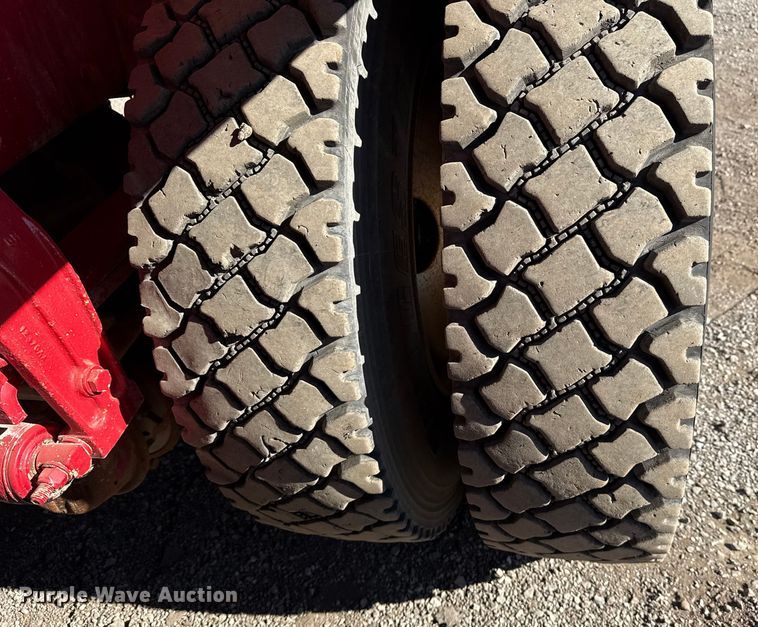 image for item EG1930 2009 Peterbilt 365 tank truck