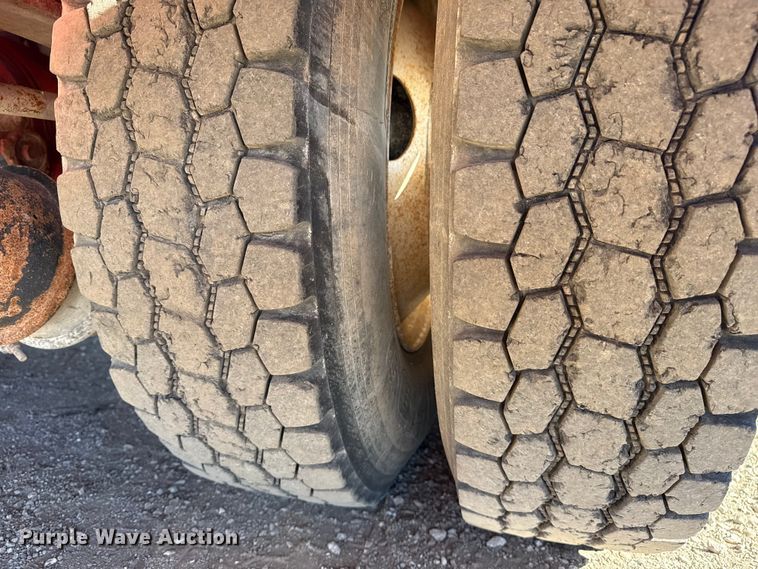 image for item EG1930 2009 Peterbilt 365 tank truck