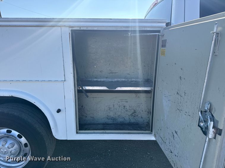 image for item EG1942 2005 Dodge Ram 3500 Crew Cab utility bed pickup truck