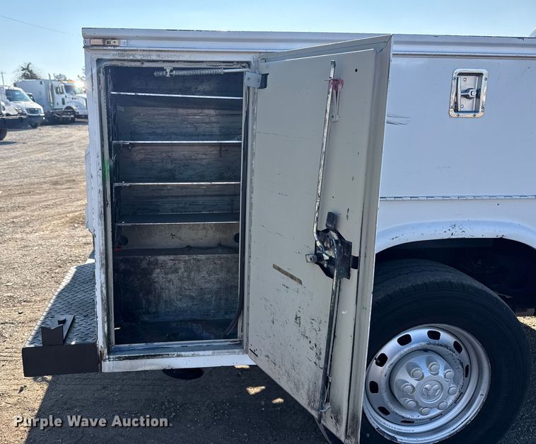 image for item EG1942 2005 Dodge Ram 3500 Crew Cab utility bed pickup truck