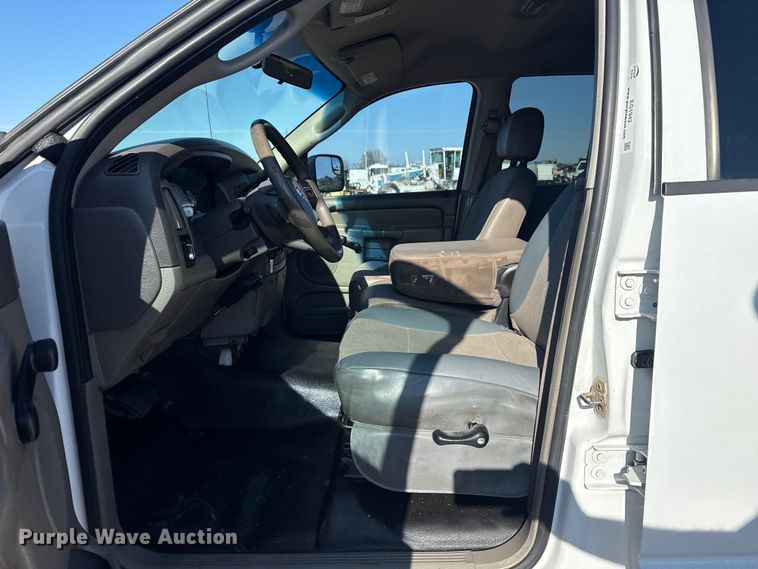 image for item EG1942 2005 Dodge Ram 3500 Crew Cab utility bed pickup truck