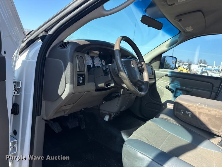 image for item EG1942 2005 Dodge Ram 3500 Crew Cab utility bed pickup truck