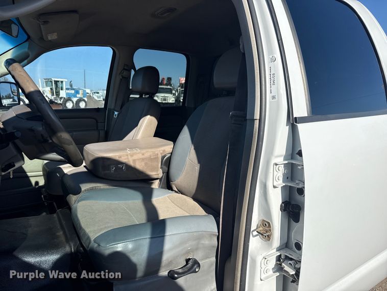 image for item EG1942 2005 Dodge Ram 3500 Crew Cab utility bed pickup truck