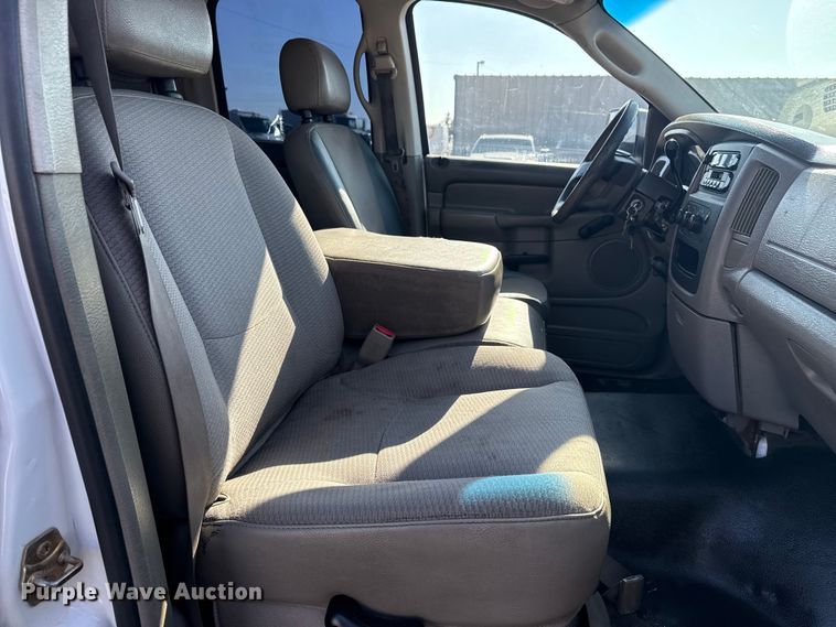 image for item EG1942 2005 Dodge Ram 3500 Crew Cab utility bed pickup truck