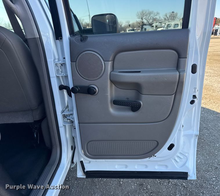 image for item EG1942 2005 Dodge Ram 3500 Crew Cab utility bed pickup truck