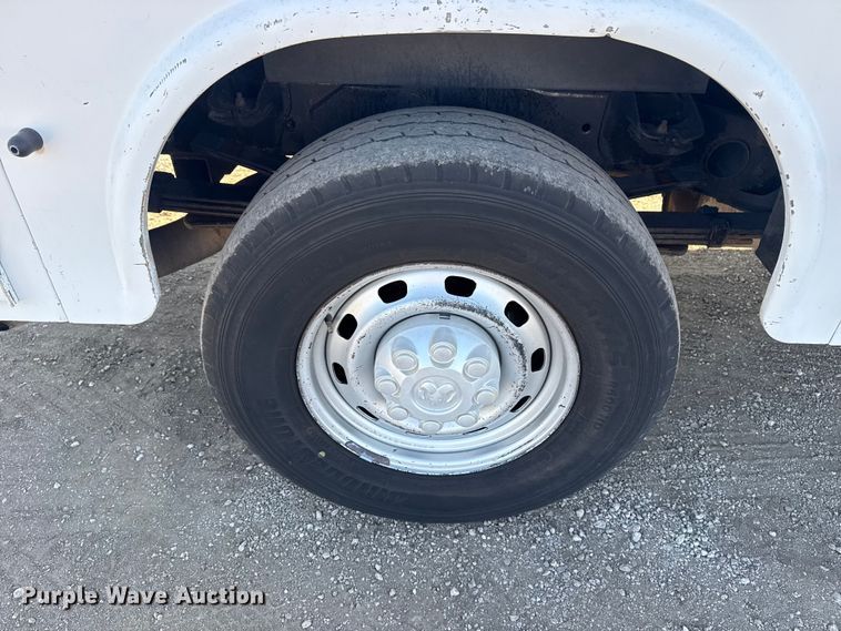 image for item EG1942 2005 Dodge Ram 3500 Crew Cab utility bed pickup truck