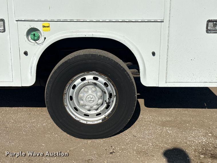 image for item EG1942 2005 Dodge Ram 3500 Crew Cab utility bed pickup truck