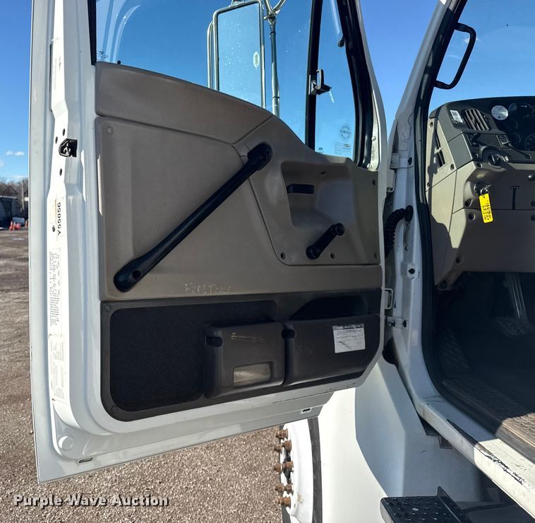 image for item EG1948 2007 Sterling Truck Acterra utility / service truck