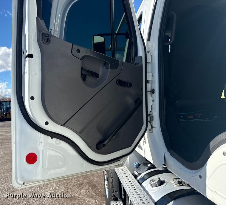 image for item EG1949 2012 Freightliner Business Class M2 crane truck