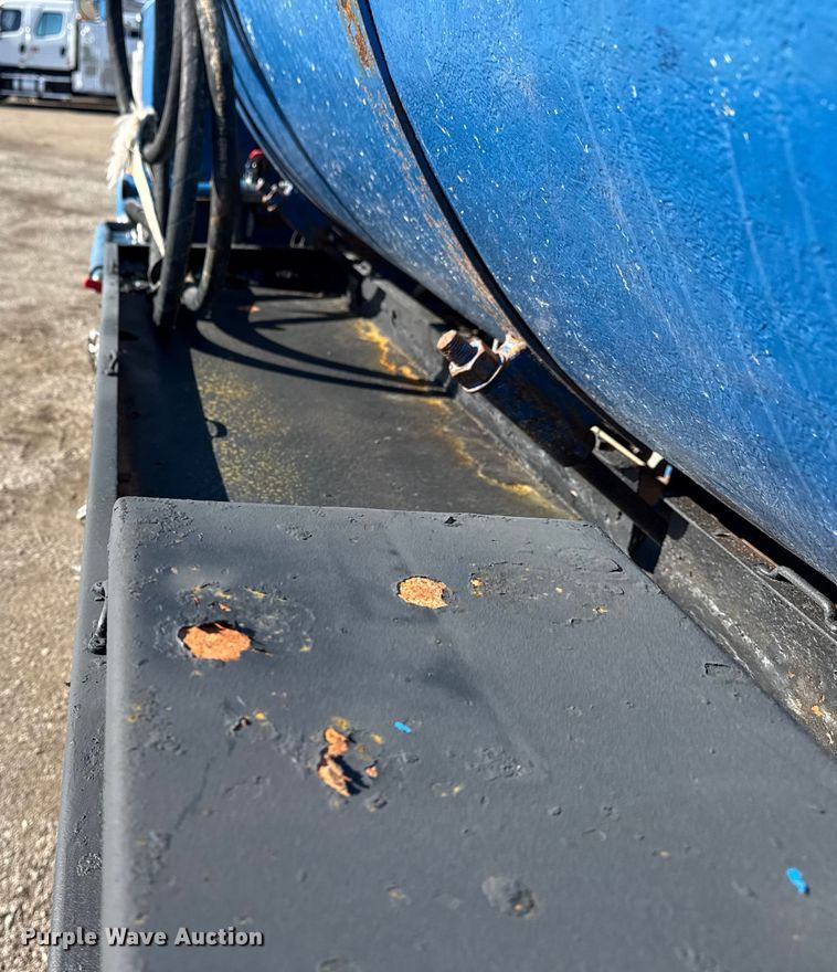 image for item EG1950 2014 Peterbilt 337 tank truck