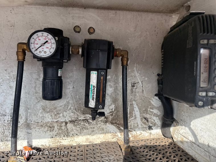 image for item EG1951 2015 Freightliner Business Class M2 utility / service truck