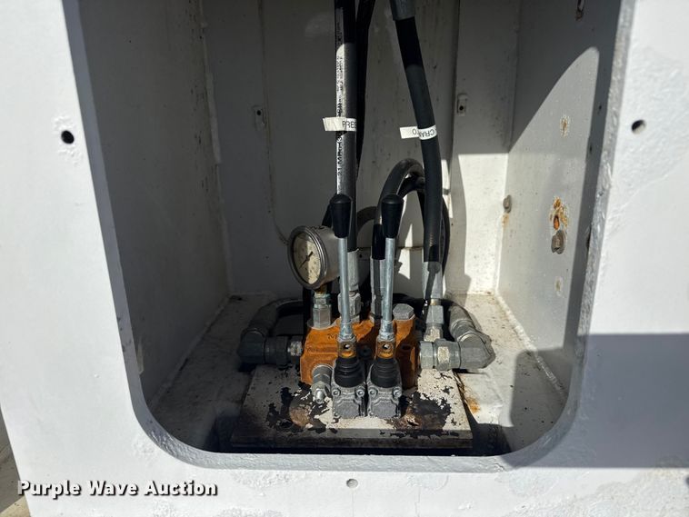 image for item EG1951 2015 Freightliner Business Class M2 utility / service truck