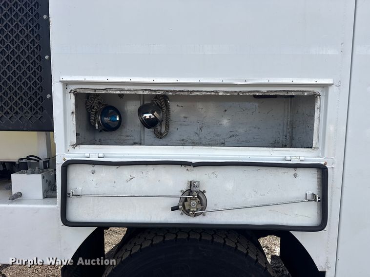 image for item EG1951 2015 Freightliner Business Class M2 utility / service truck