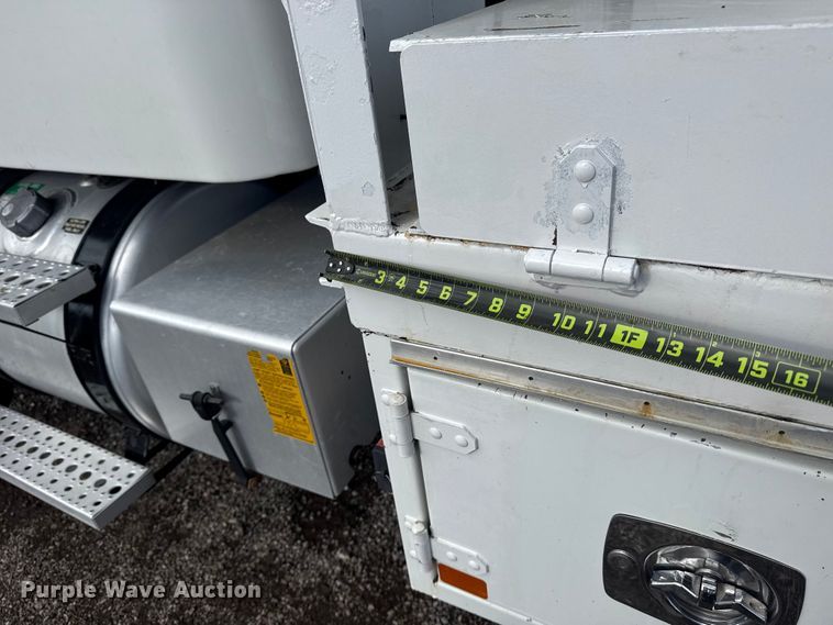 image for item EG1951 2015 Freightliner Business Class M2 utility / service truck